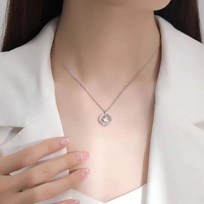 Blue diamond feather circle-necklace