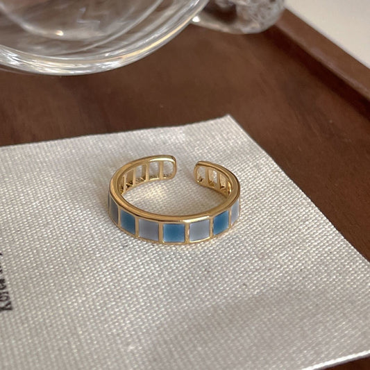 blue and light blue enameled gold-ring