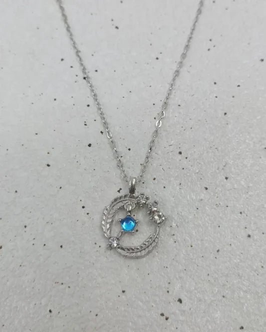 Blue diamond feather circle-necklace
